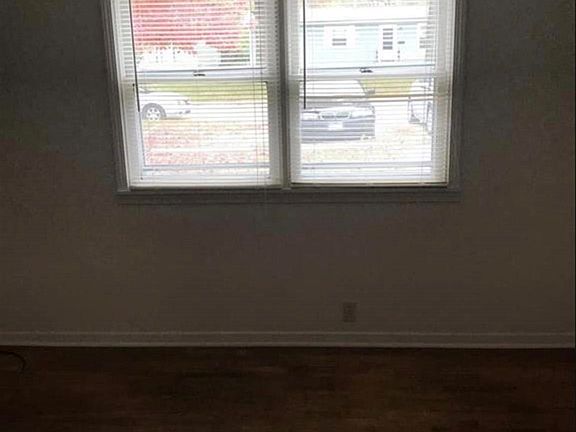 5th image of 1619 W 22nd Ter