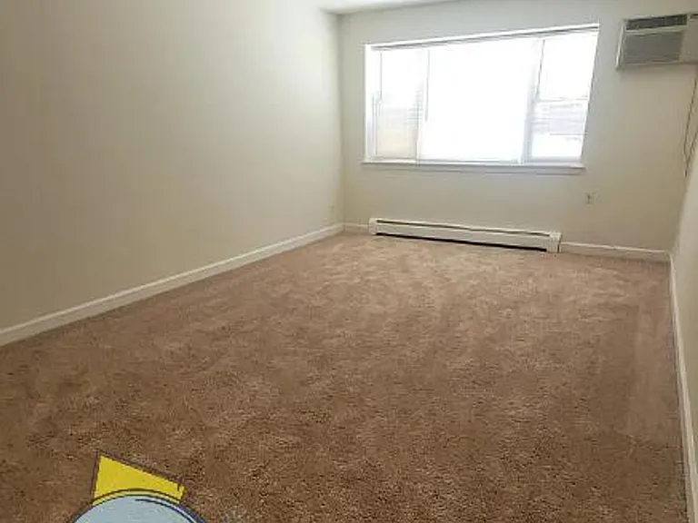 1039 College - apartments and offices for rent — Photo 15