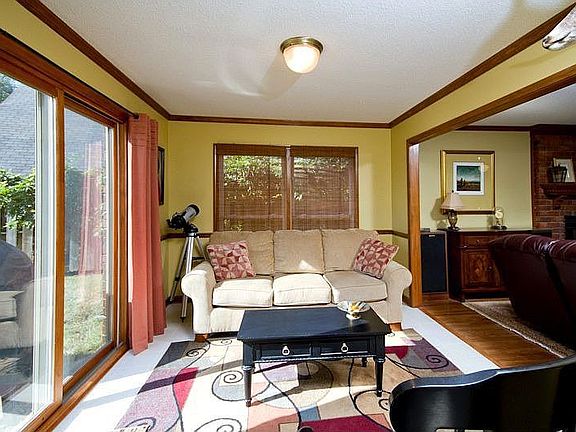 5th image of 8895 Hickory Trail Dr