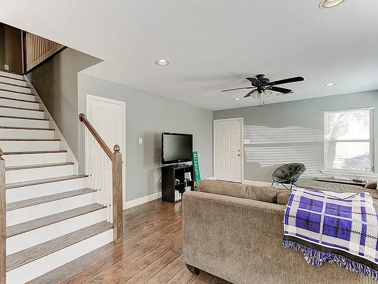 2313 W Devitt St — Photo 5