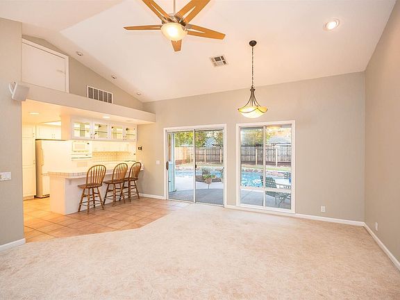 3rd image of 904 Trimble Way