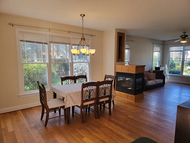 318 Charleston Ln — Photo 6