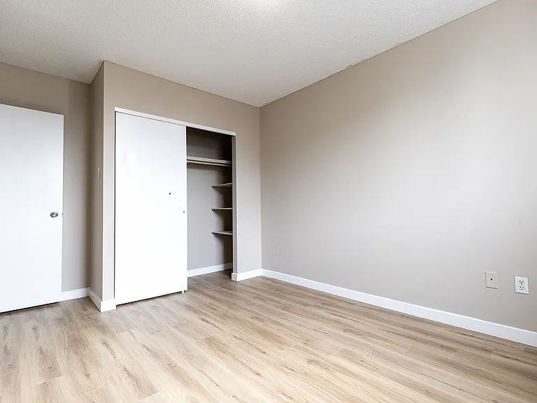 1122 8th Ave SW — Photo 7