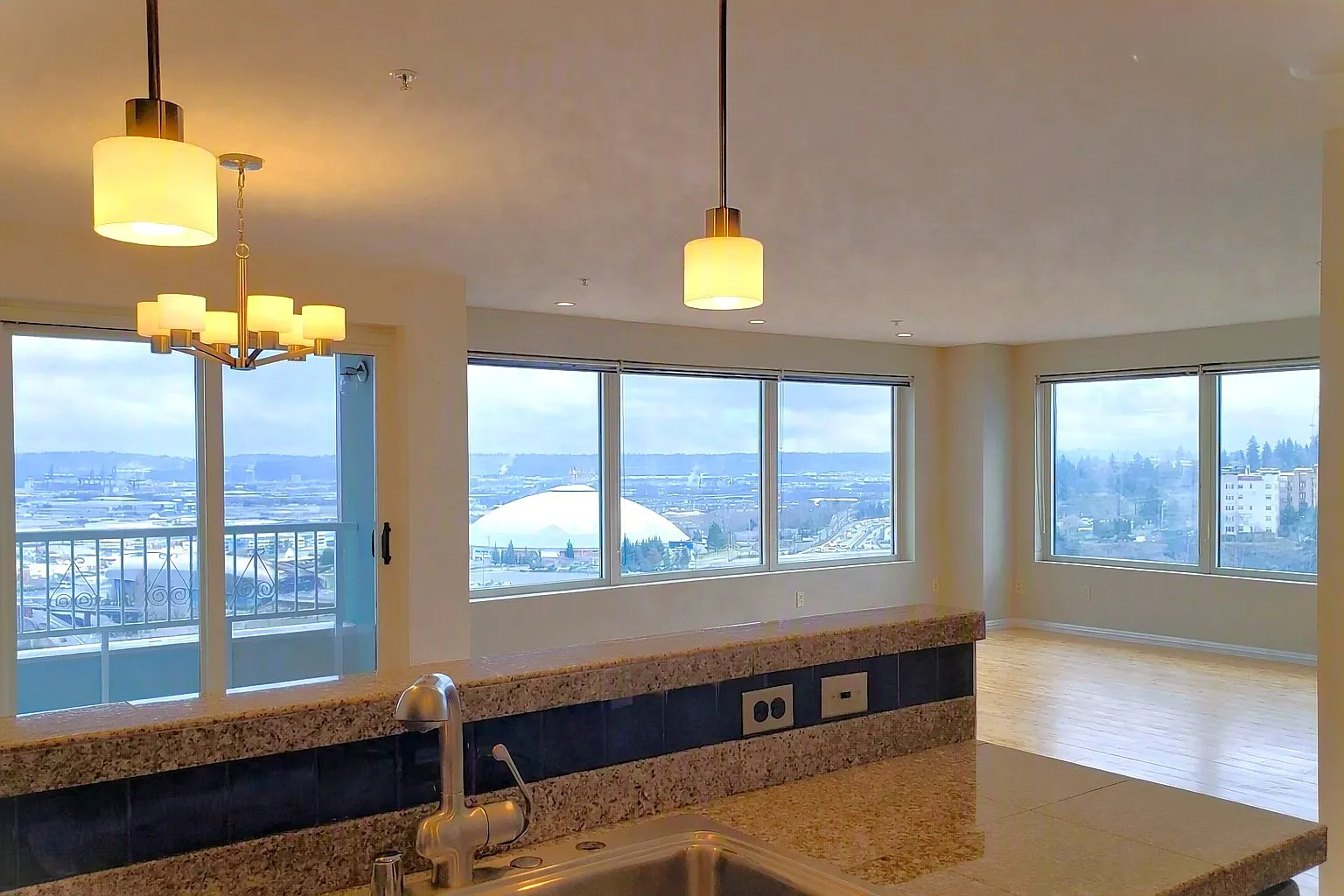 2 bed, 1298 sqft, $2,499 — Photo 3
