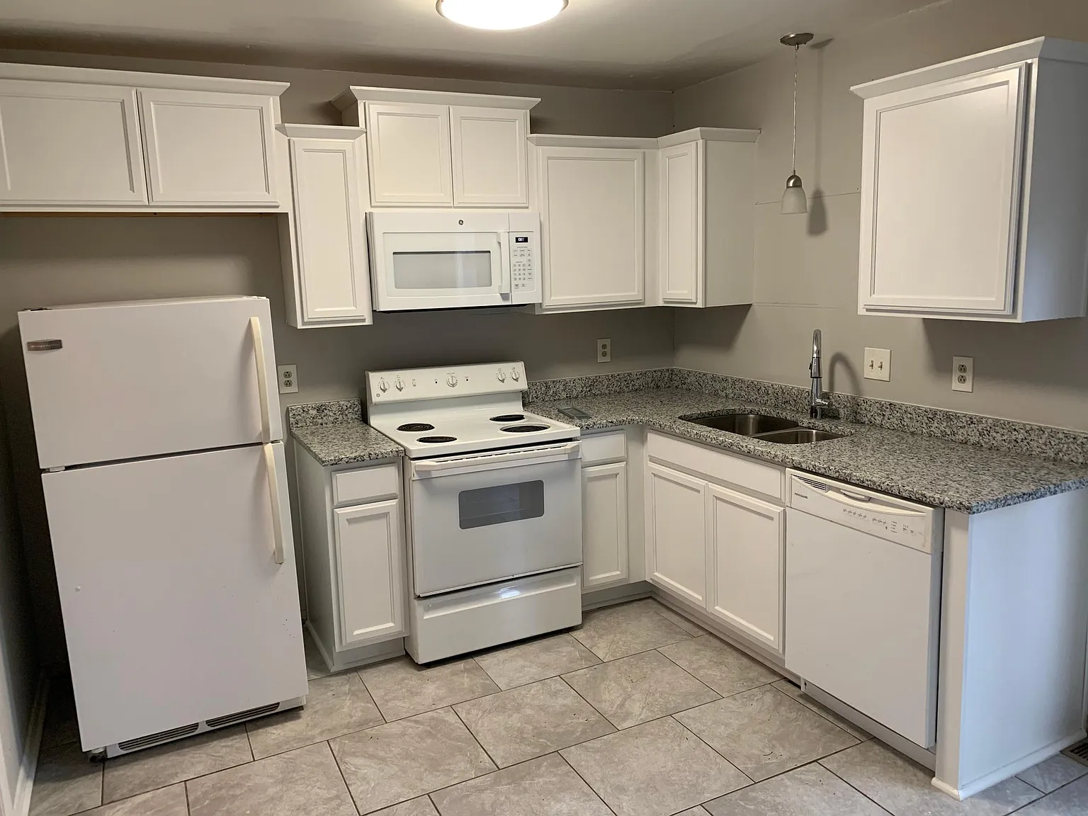 2 bed, 1.5 bath, 1050 sqft, $1,700 — Photo 4