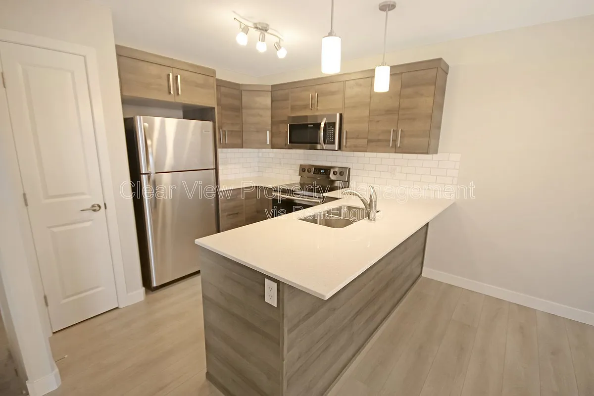 Building Photo - 338 Skeena Cres W #LOWER LEVEL