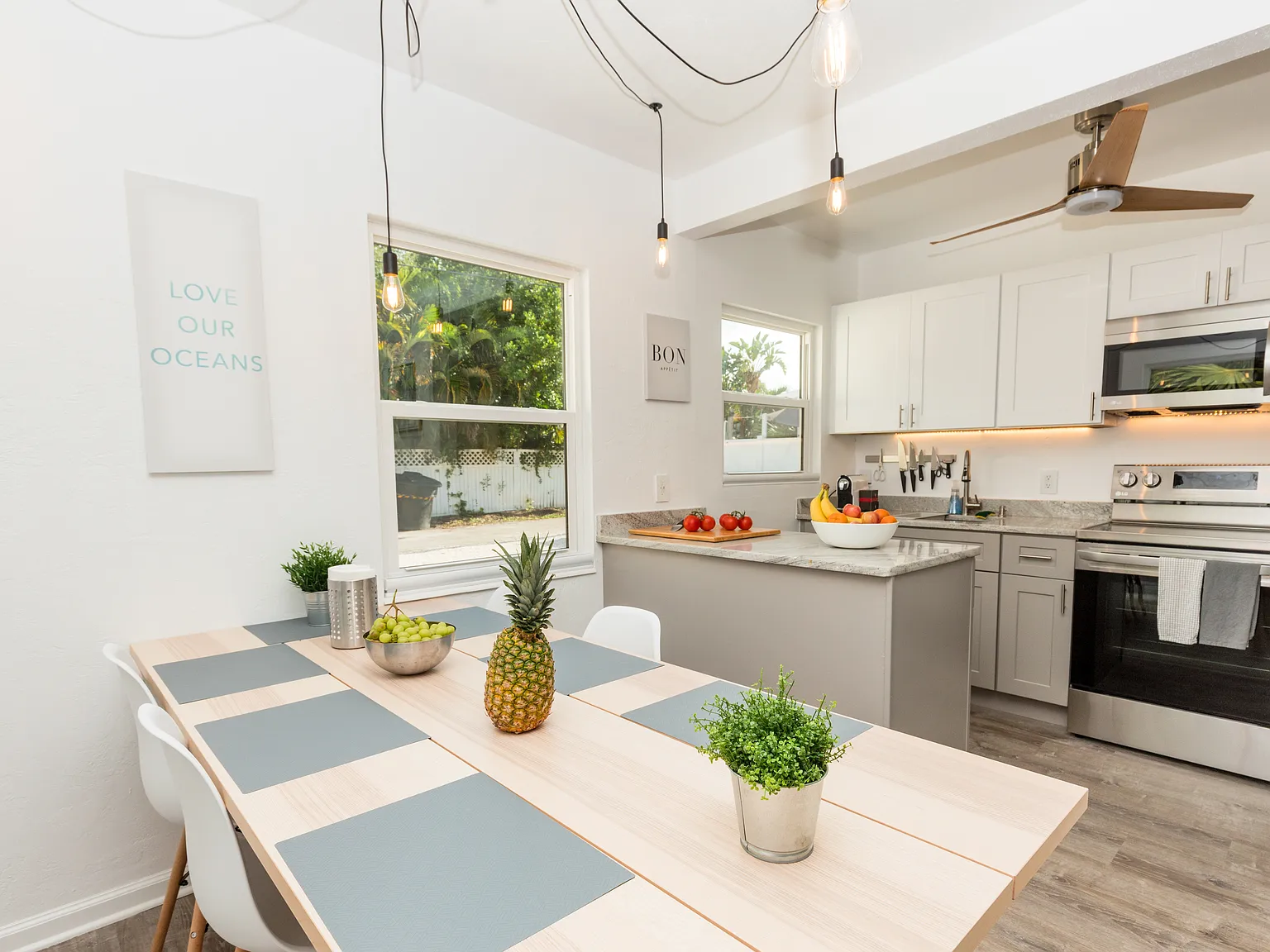 2 bed, 725 sqft, $2,350 — Photo 2
