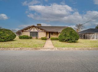 1411 Meadow Ln, Midlothian, TX 76065