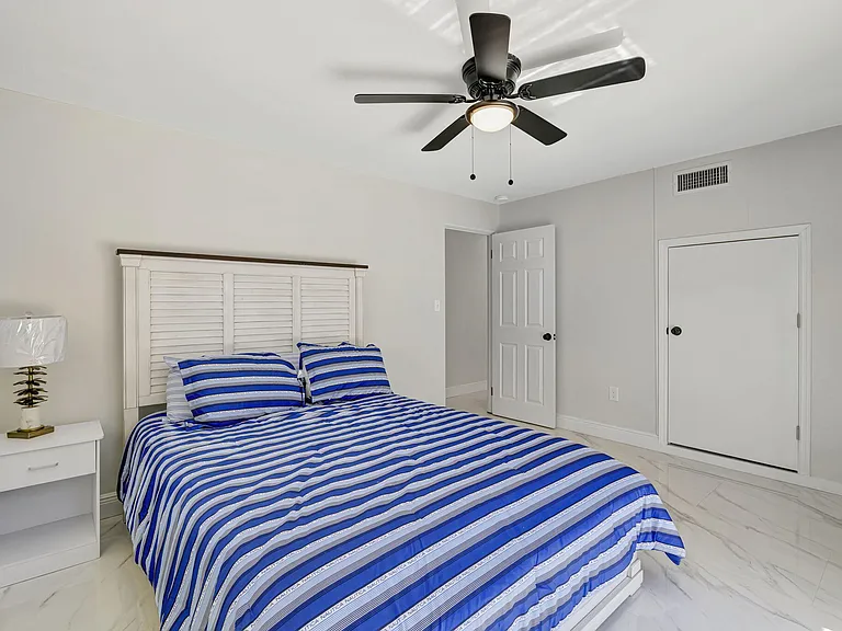 1911 Cypress Ave — Photo 16