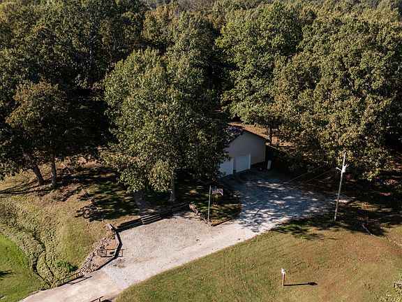 5th image of 670 Twin Lakes Drive