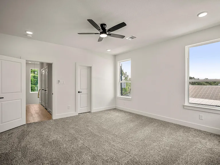 1226 E 23rd St — Photo 21