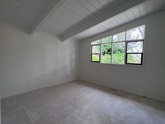 5th image of 233 Lake Ct