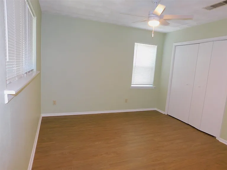 2445 Eastbrook Dr — Photo 13