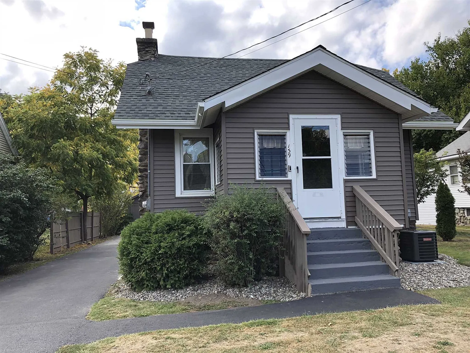 139 Violet Ave photo 1