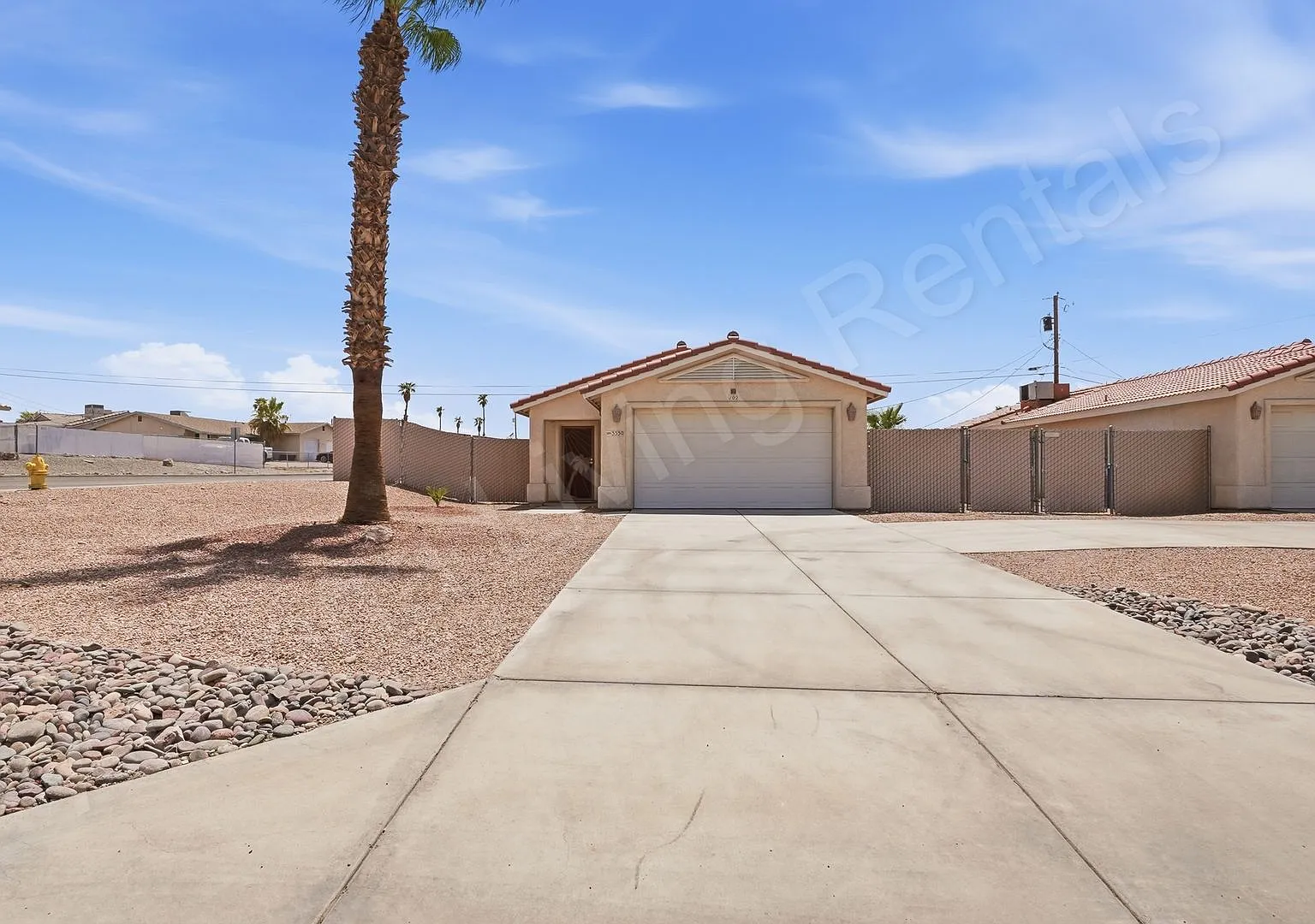 Southside Duplex With Fenced Yard — Photo 2