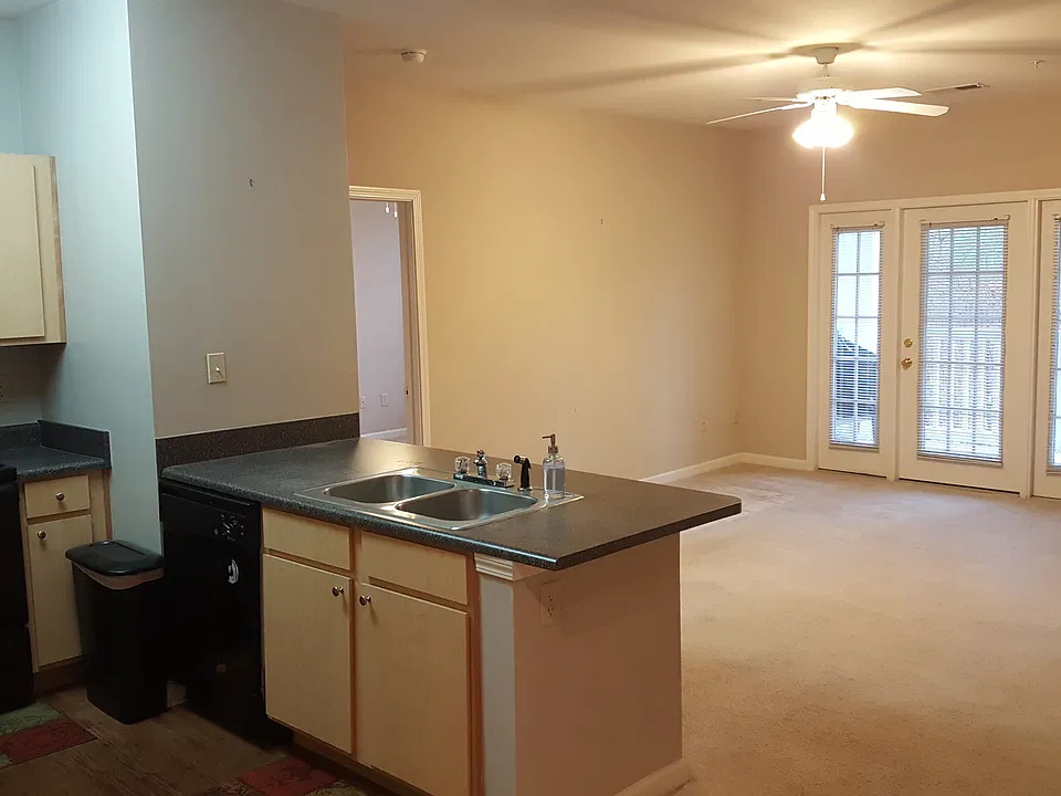 624 Bristol Village Dr #104