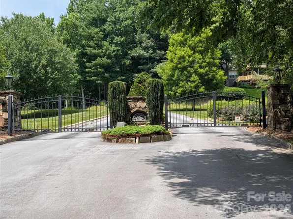 115 Ivywood Ln, Laurel Park, NC 28739