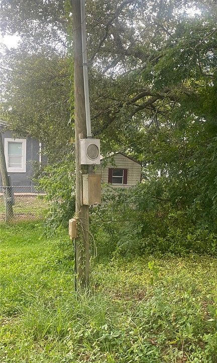 2nd image of El Dorado Ave