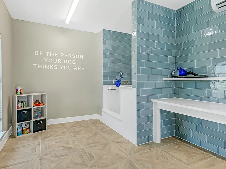 Atlas Bluewood Apartments — Photo 36