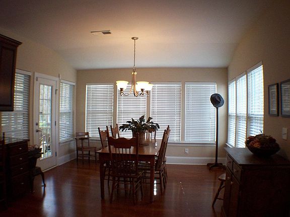 Oversized Eat in Kitchen Area