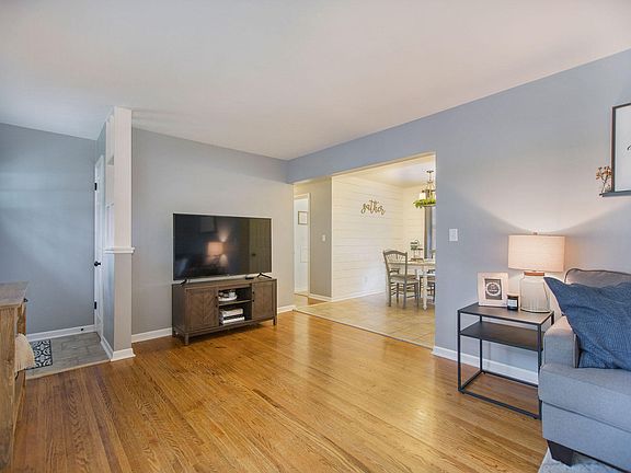 4th image of 277 Hope Ave
