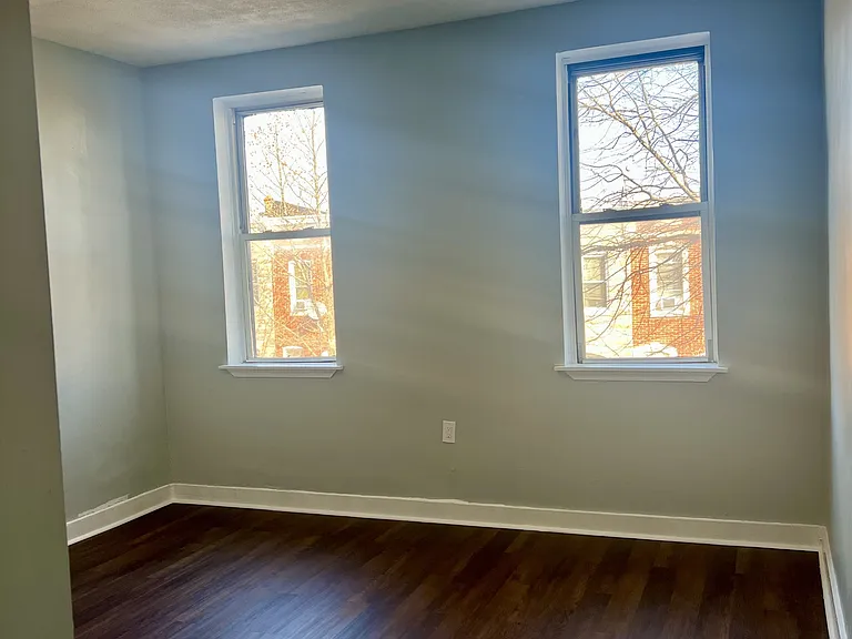 440 N Luzerne Ave — Photo 33