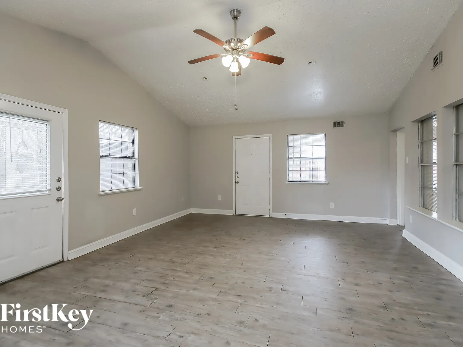3 bed, 2.0 bath, 1760 sqft, $1,865 — Photo 3
