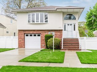 1821 Thelma Ave, Merrick, NY 11566