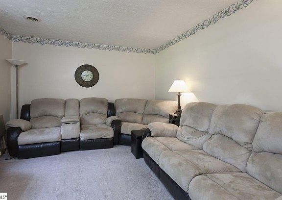 3rd image of 314 Idlewild Ave