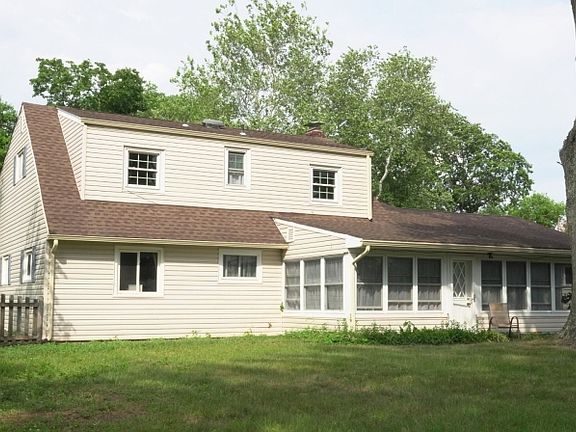 2nd image of 260 Nagle St