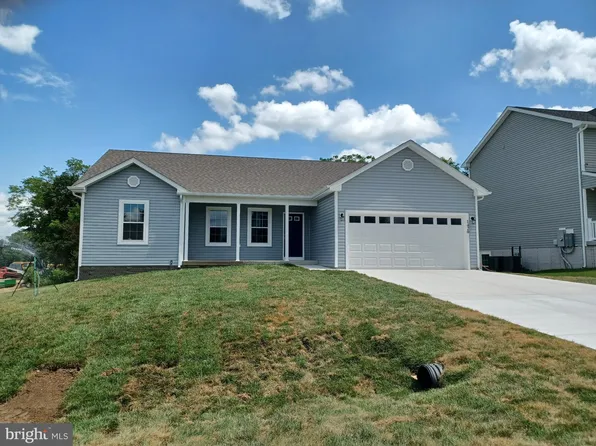 1420 Prentiss Point Pkwy, Martinsburg, WV 25401