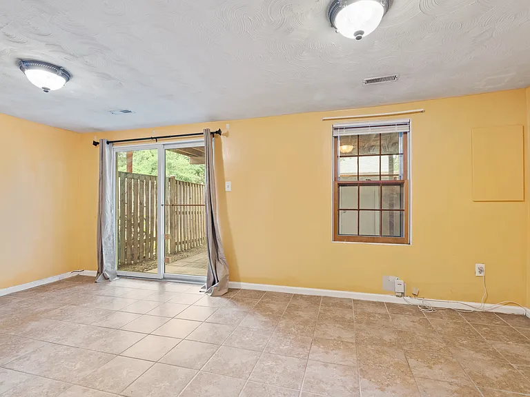 2820 Mozart Dr — Photo 16