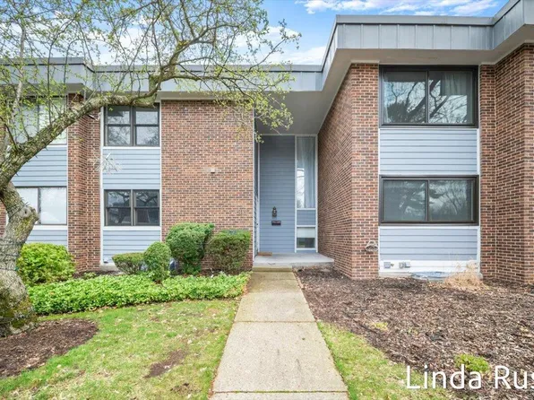 2440 E Collier Ave SE, Kentwood, MI 49546