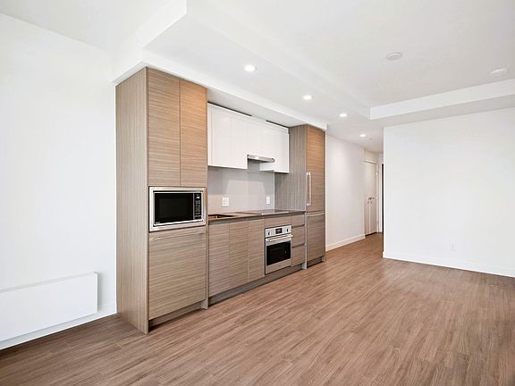 5th image of 13615 Fraser Hwy #1501