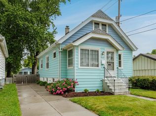 6820 W Hayes Ave, West Allis, WI 53219