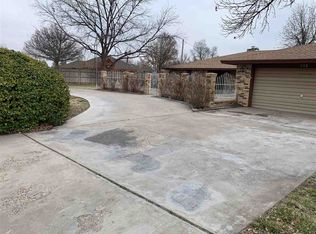 728 Three Cross Dr, Roswell, NM 88201