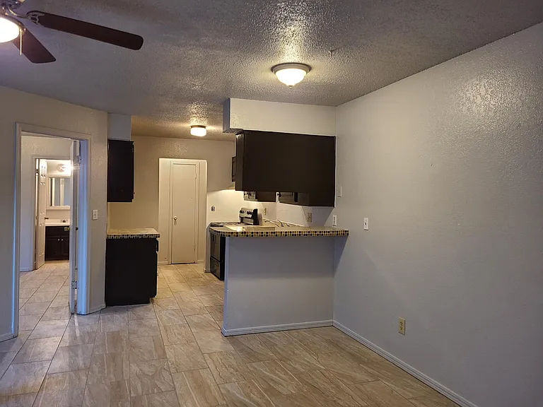 6106 SE 46th St #1 — Photo 2
