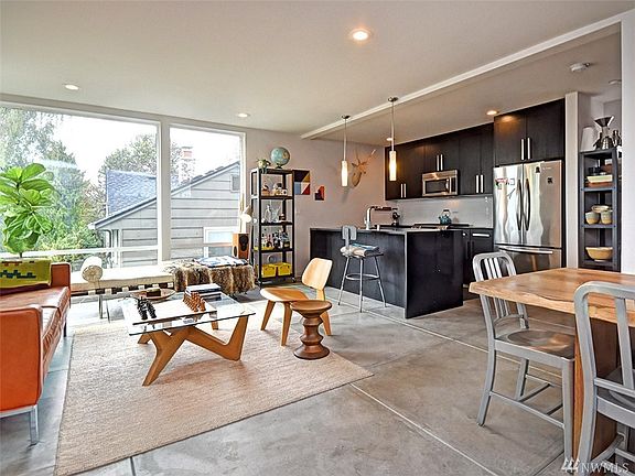 5th image of 3010 31st Ave W #B