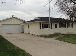 442 W 7th St, Monticello, IA 52310