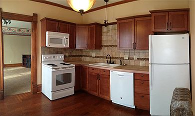 2nd image of 232 Woodward Ave APT 3