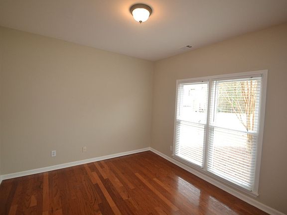 3rd image of 434 Tara Oaks Trl