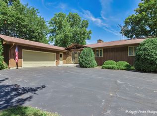 112 N Shannon Dr, Woodstock, IL 60098
