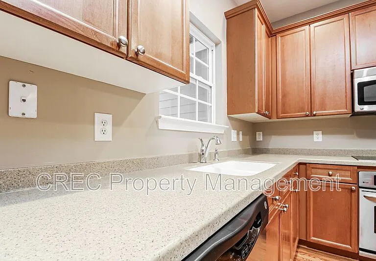 3533 Claremont St — Photo 7