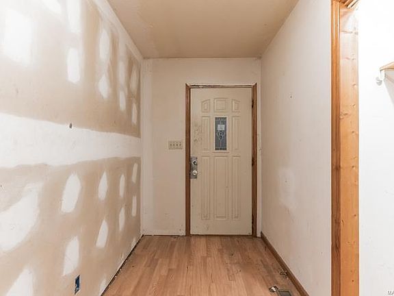 4th image of 210 Hemphill St