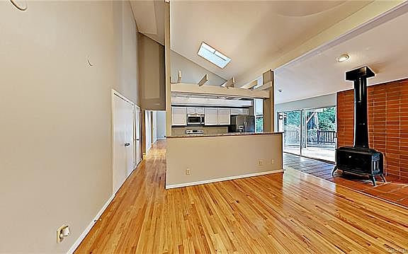 3rd image of 3911 Windwood Cres