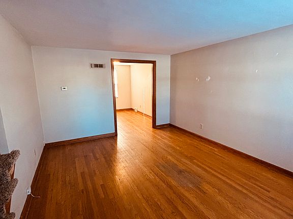 5th image of 4406 S Park Dr