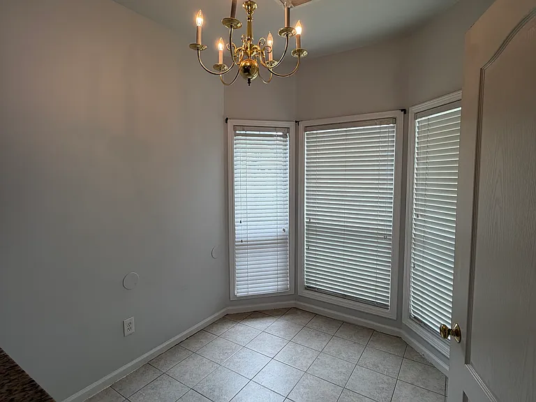 5105 Yellow Pine Dr — Photo 7