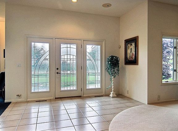 3rd image of 423 Wren Ln