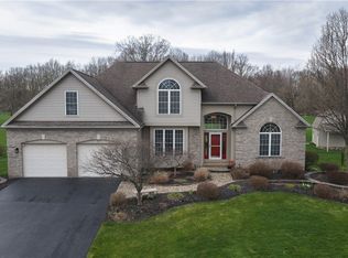 57 Winding Country Ln, Spencerport, NY 14559