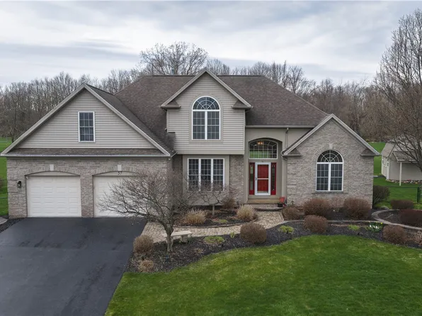 57 Winding Country Ln, Spencerport, NY 14559